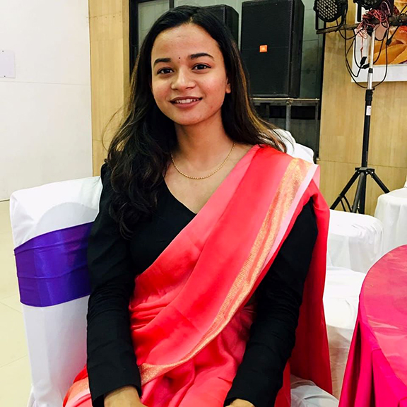 Photo portrait of Sara Rawal
